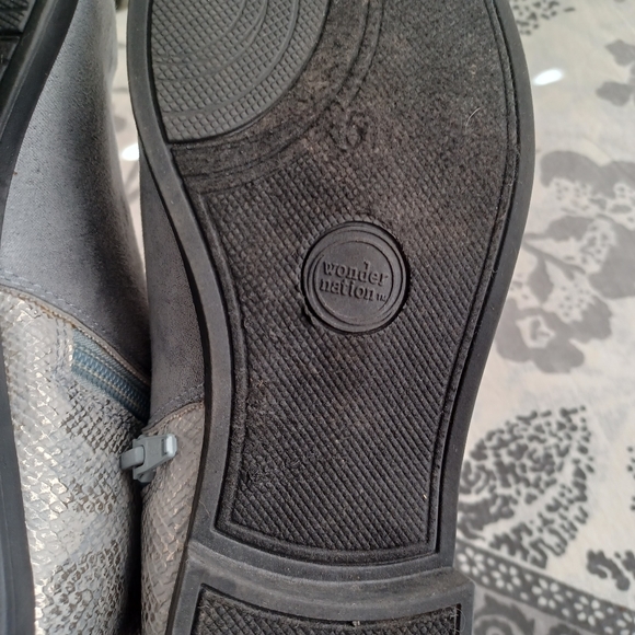 Girls Gray zip up ankle Boots size 5 - Picture 5 of 5